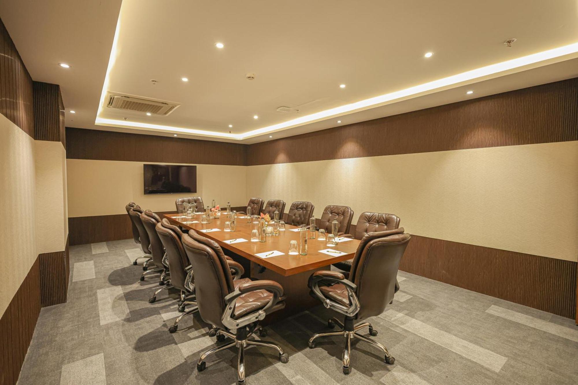 גורגאון Rhythm Gurugram Hotel & Suites, Sohna Road מראה חיצוני תמונה
