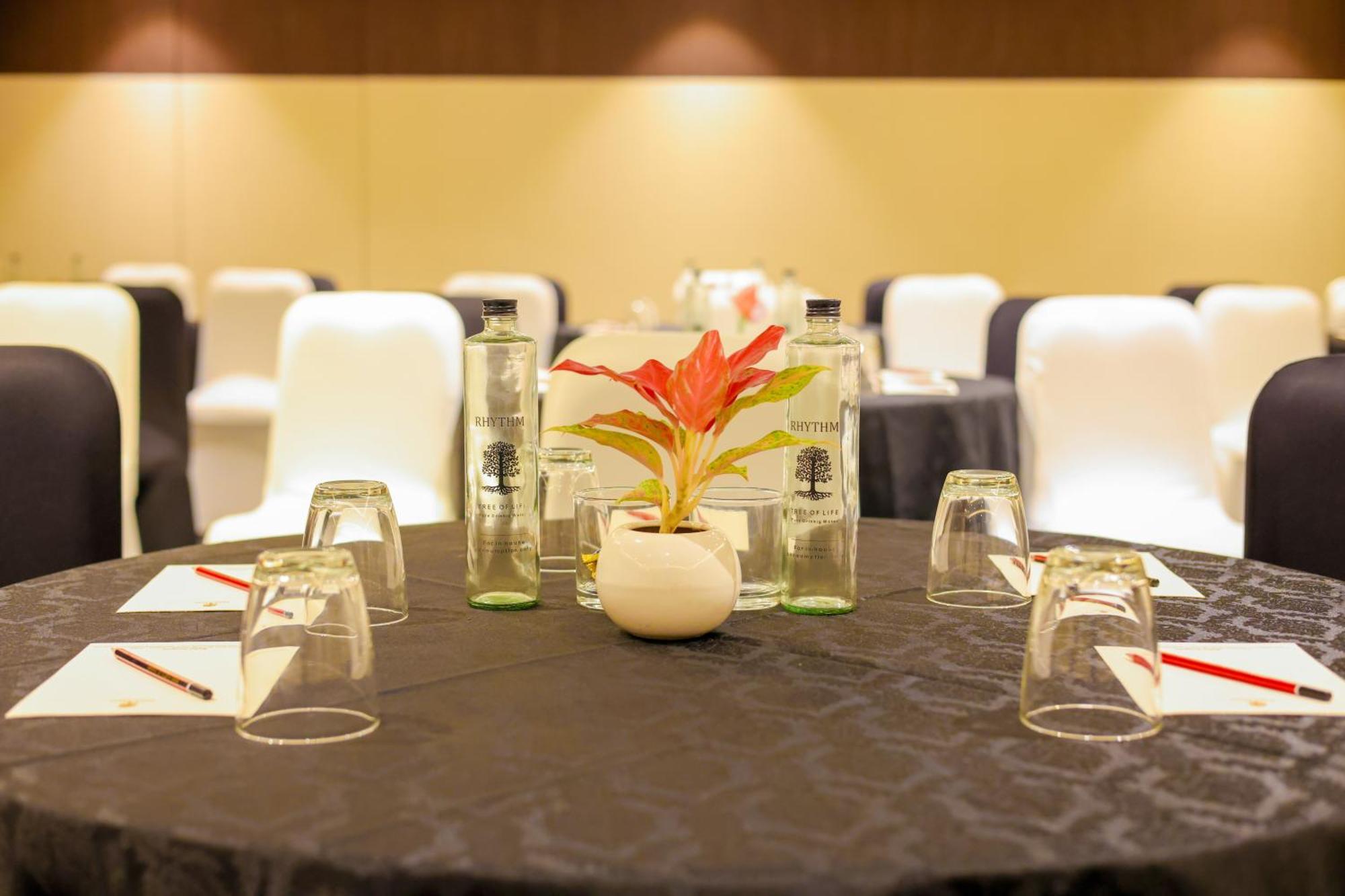 גורגאון Rhythm Gurugram Hotel & Suites, Sohna Road מראה חיצוני תמונה