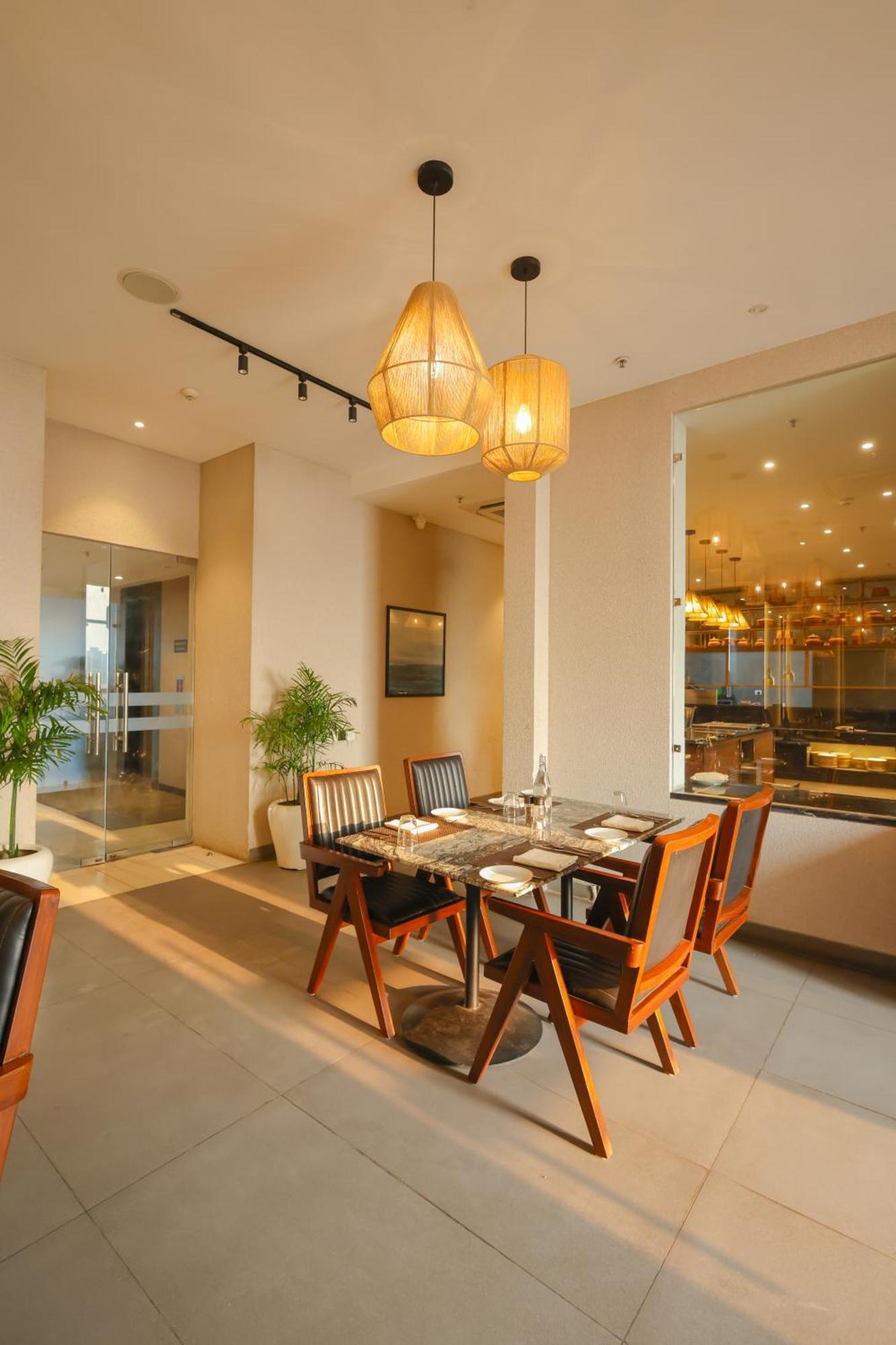 גורגאון Rhythm Gurugram Hotel & Suites, Sohna Road מראה חיצוני תמונה
