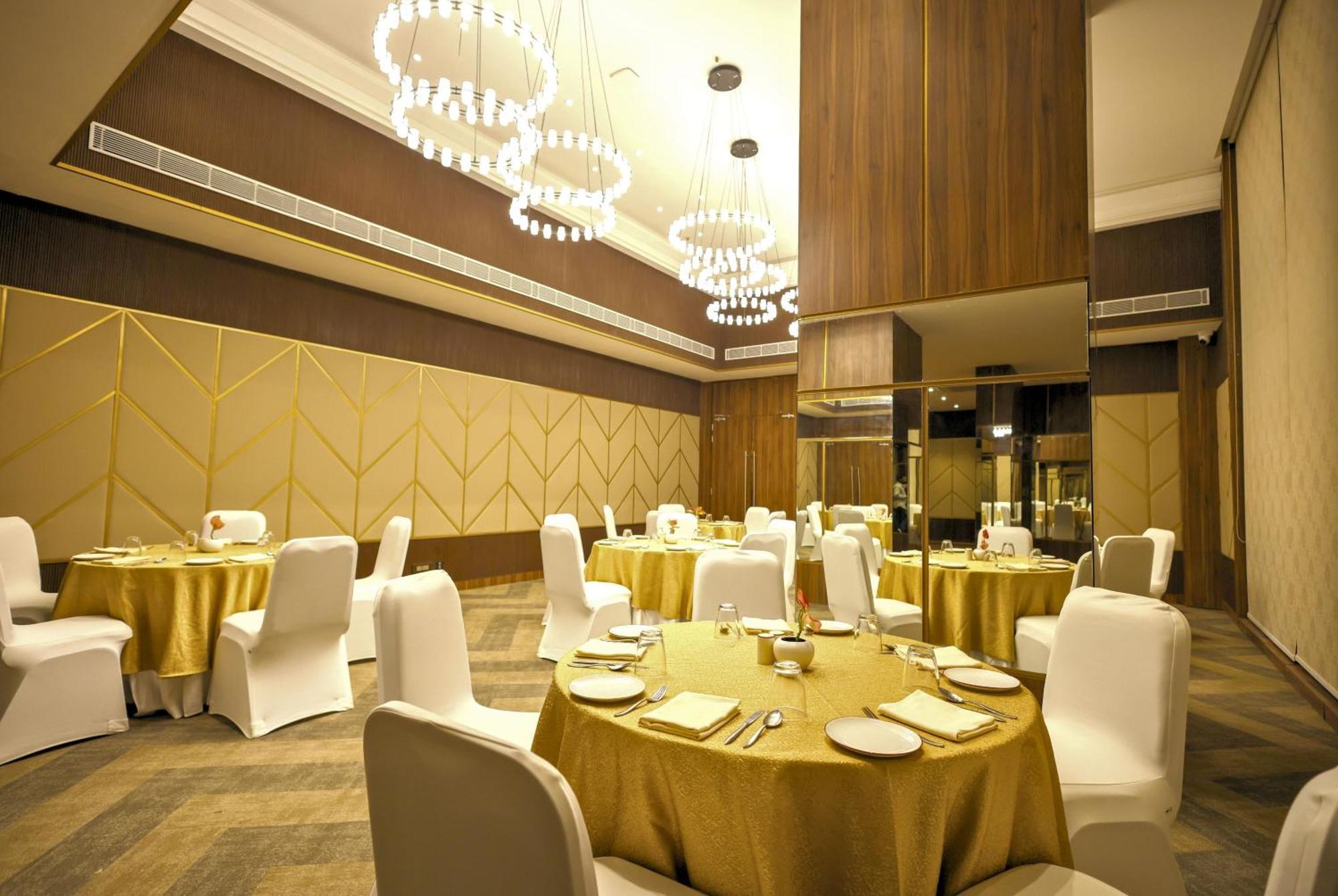 גורגאון Rhythm Gurugram Hotel & Suites, Sohna Road מראה חיצוני תמונה