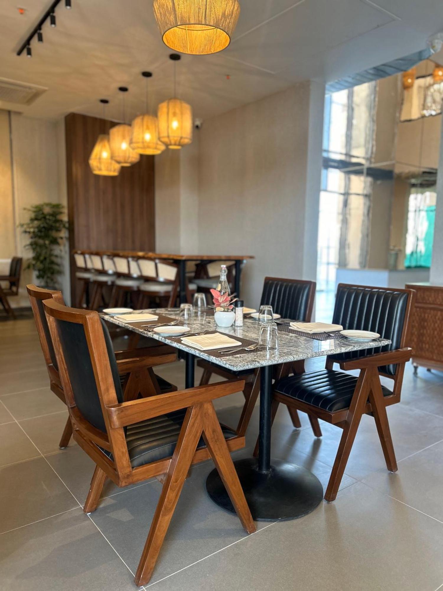 גורגאון Rhythm Gurugram Hotel & Suites, Sohna Road מראה חיצוני תמונה