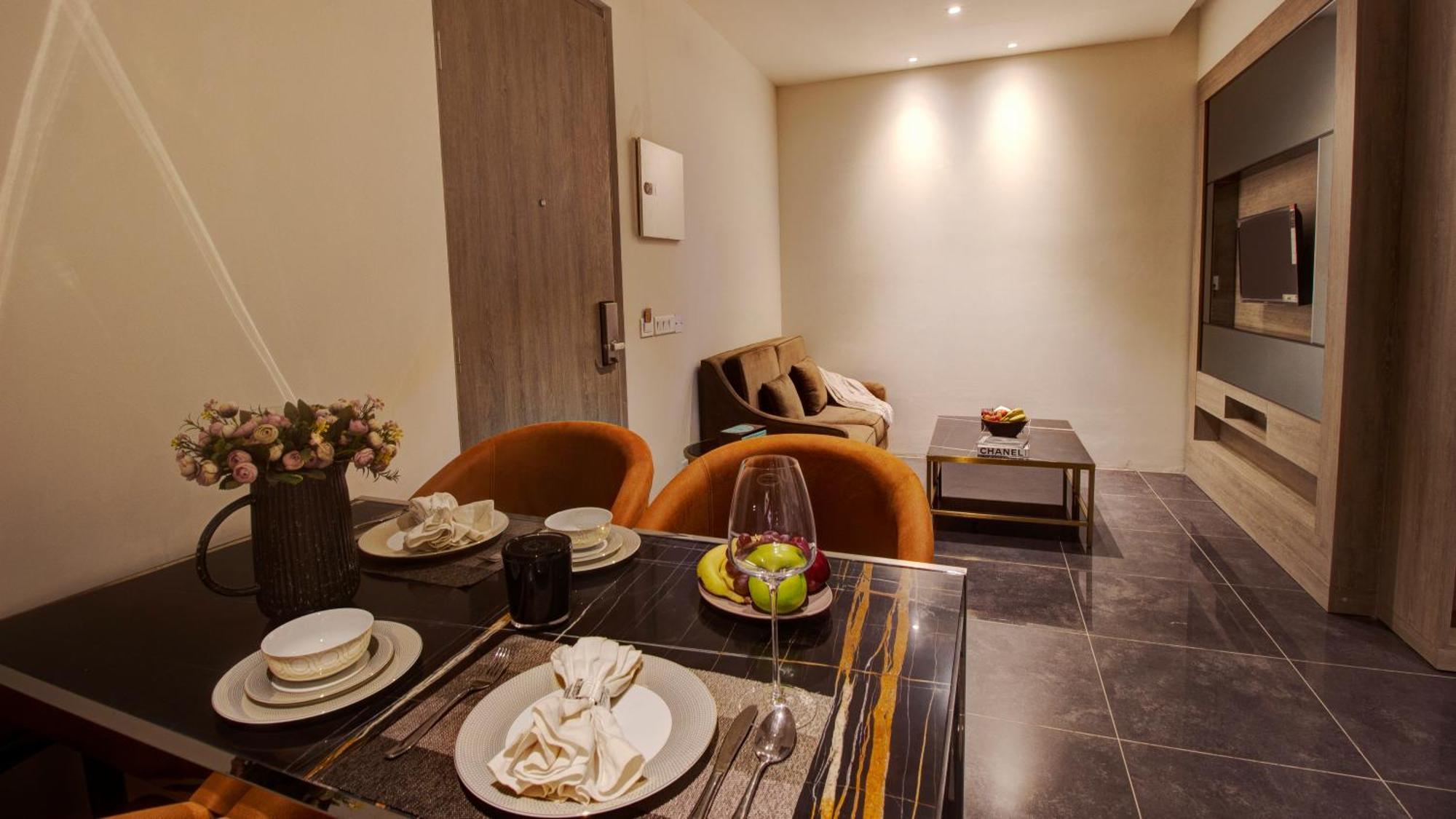 גורגאון Rhythm Gurugram Hotel & Suites, Sohna Road מראה חיצוני תמונה