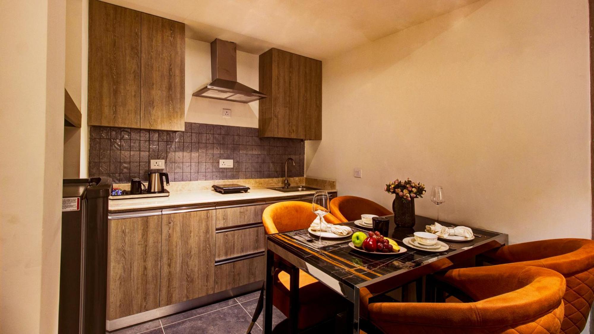 גורגאון Rhythm Gurugram Hotel & Suites, Sohna Road מראה חיצוני תמונה