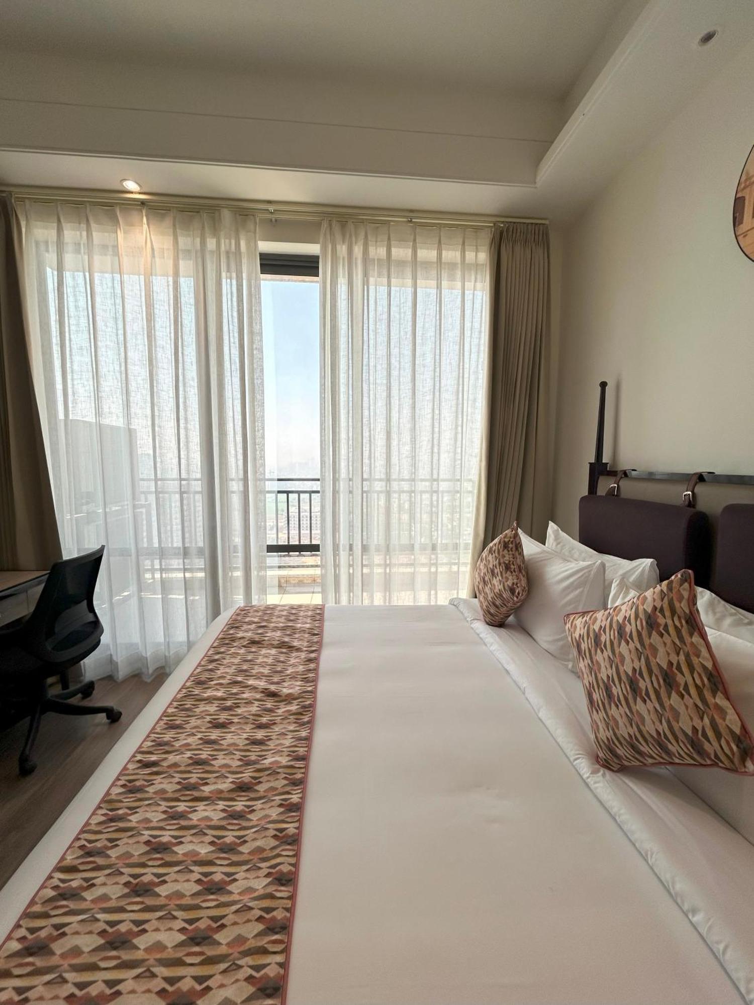 גורגאון Rhythm Gurugram Hotel & Suites, Sohna Road מראה חיצוני תמונה
